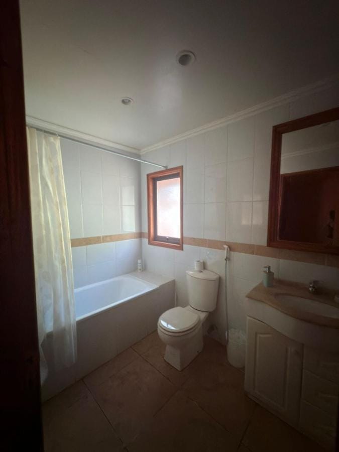 Baño privado de la Suite Familiar con tina